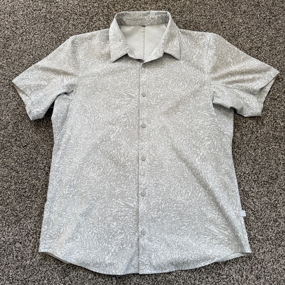 Lululemon Airing Easy Shirt Mens M Geometric Performance Short Sleeve Preppy